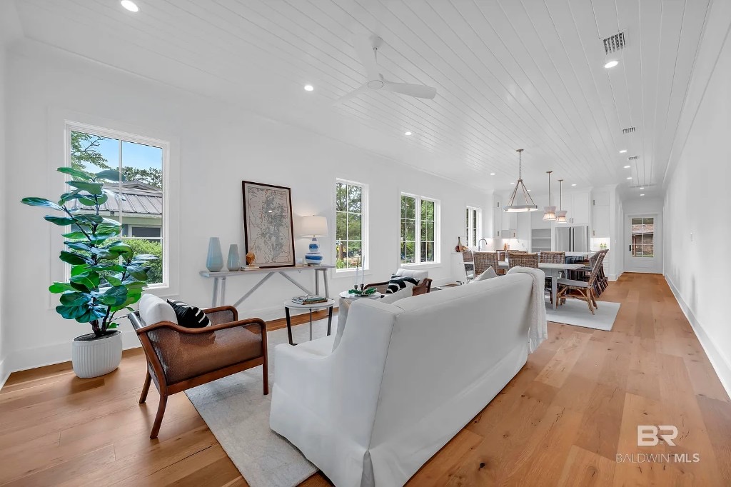 Living area of 410 Azalea St #102